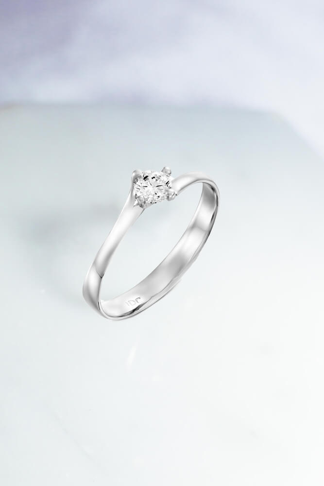 Prsten sa dijamantom