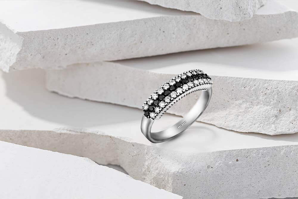 Verenički prsten sa crnim dijamantom
